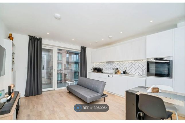 Cedrus Avenue, Southall photo 2