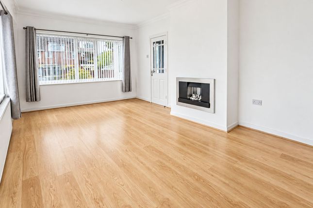 25 Rhodes Drive, Bury photo 4