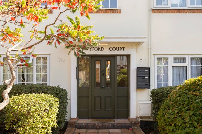 Flat 10A Twyford Court, Acton photo 2