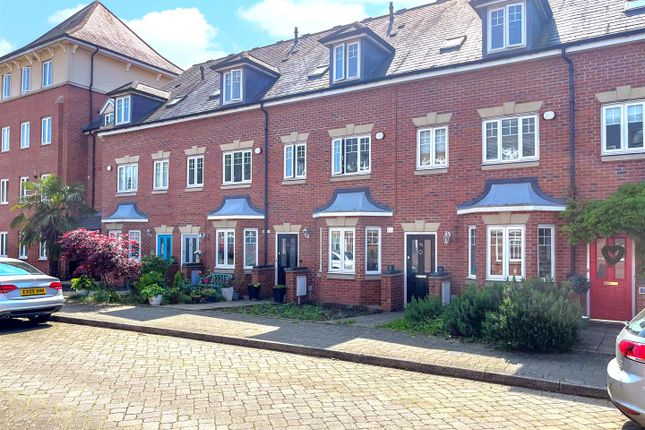 Thumbnail Terraced house for sale in Campriano Drive, Emscote Lawns, Warwick