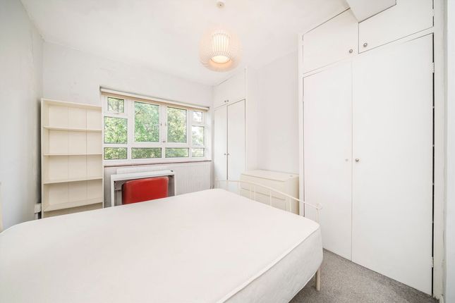 Flat 33, Huntingford House, Horne Way, London photo 4