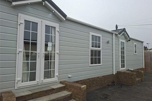 121, Stopsley Mobile Home Park, Luton photo 2