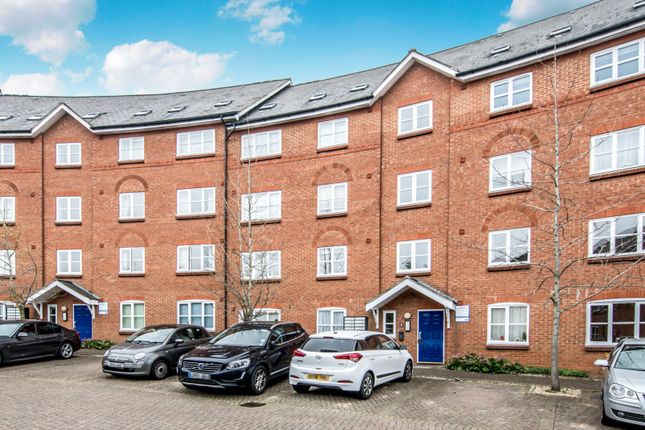 2 bed flat to rent in Crown Quay, Prebend Street, Bedford MK40
