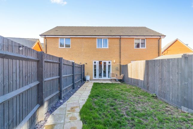 Pineywoods Lane, Milton Keynes photo 3