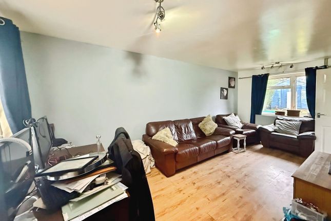 3, Garibaldi Road, Mansfield photo 3