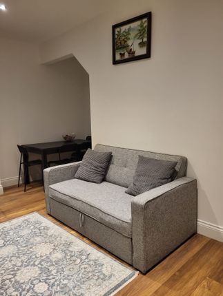 14, Comyns Road, Dagenham photo 5