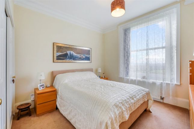 Flat for sale in Coopers Hill Road, Nutfield, Redhill