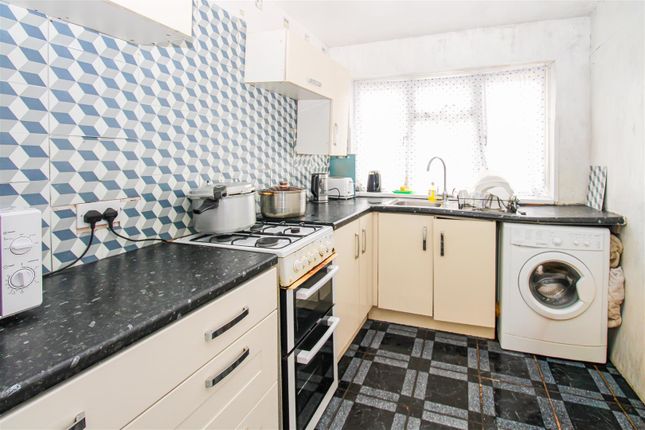 9, Alverthorpe Road, Wakefield photo 2