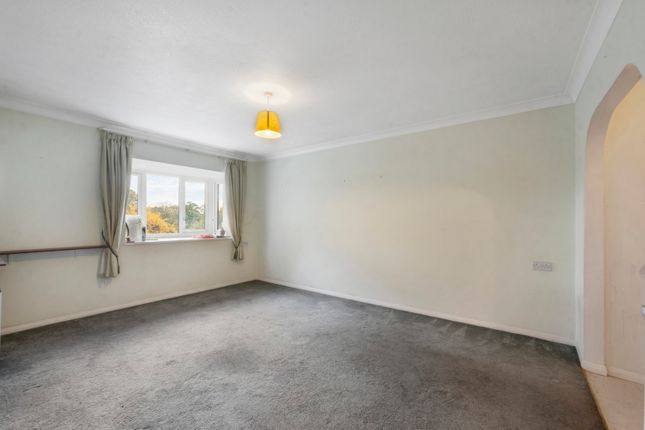 Thumbnail Flat for sale in Chatsworth Place, Mitcham