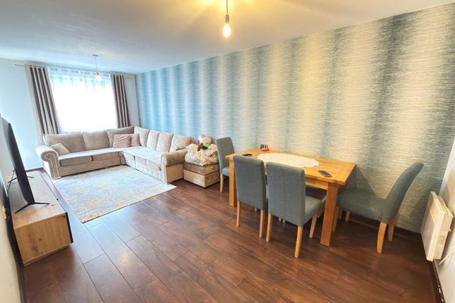 87, The Parklands, Court Drive, Dunstable photo 3