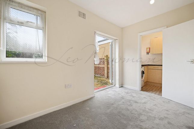 Thumbnail Property to rent in Lancaster Avenue, Royal Farnham, Slough