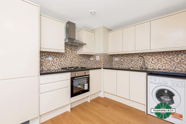 Flat 17 Shannon House, 14 Cameron Road, LONDON photo 4