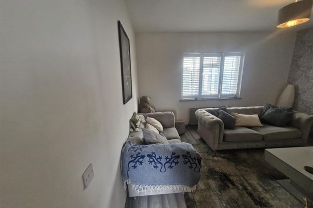 3, Burnham Road, Romford photo 5