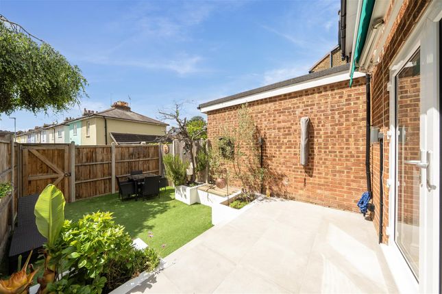 8 Evesham Terrace, St. Andrews Road, Surbiton photo 4