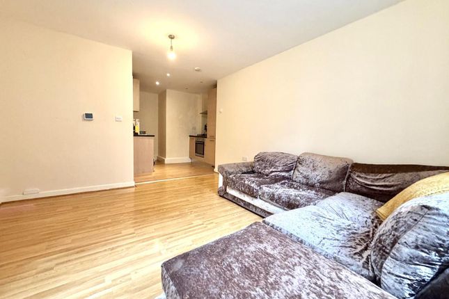 Flat 9, Runnel Court, Spring Place, Barking photo 2