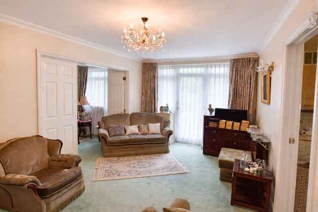 Flat 6, Eaton Court, Edgware photo 2
