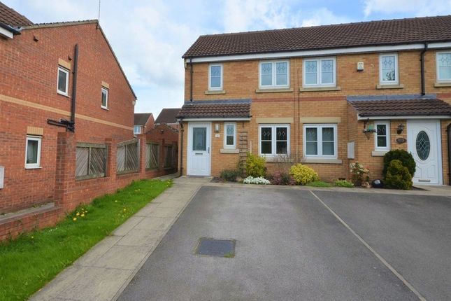 Thumbnail Town house to rent in Wood Lane, Castleford