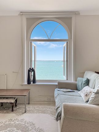 Flat 2, Greyquoins, Cowes photo 2