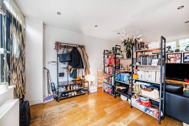 Thumbnail Flat for sale in Accommodation Road, Temple Fortune, London