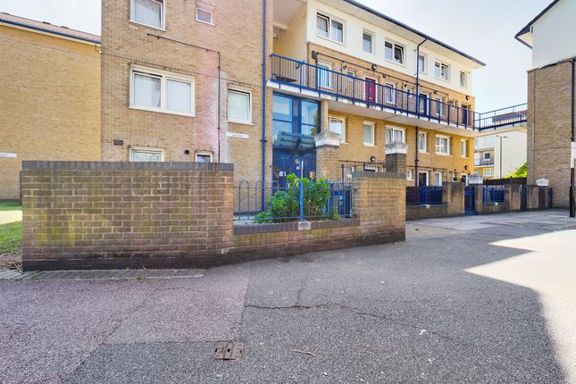 Duplex to rent in Pilot Close, London