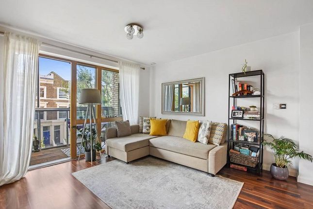 Flat for sale in Franklin House, London