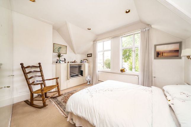 Flat 4, 28, Frognal Lane, London photo 4