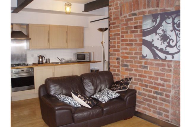 Flat for sale in Simpsons Fold East, Leeds