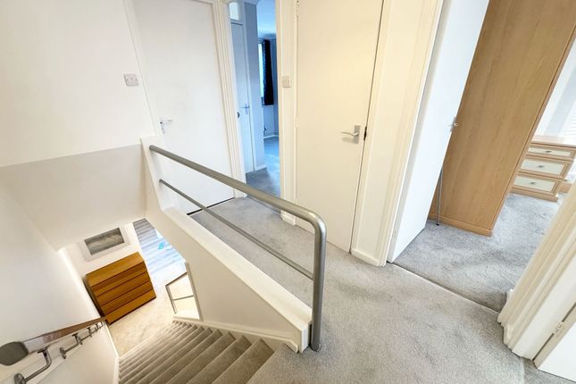 2 Adel Wood Place, Leeds photo 5