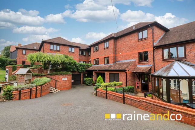 Flat for sale in Pond Court, The Ridgeway, Hitchin