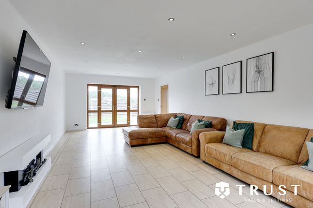 16 Mill Lane, Batley photo 4