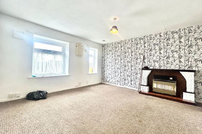 7, Warren Close, Tipton photo 2