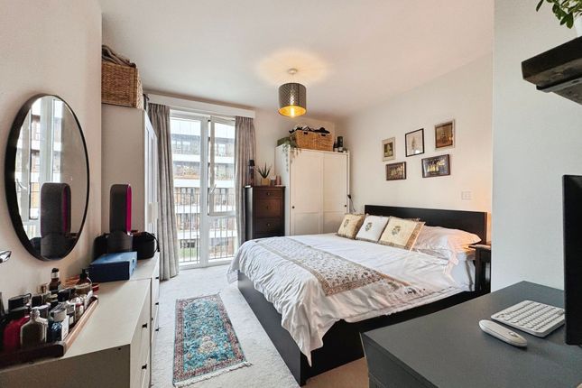 Flat 40, Burghley House, London photo 3