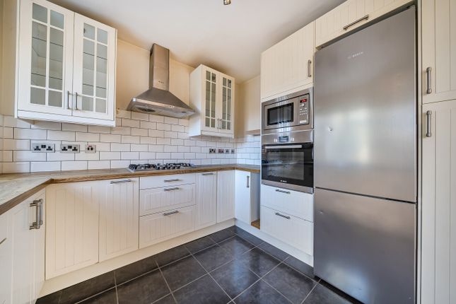 13, Reynard Close, Bromley photo 5
