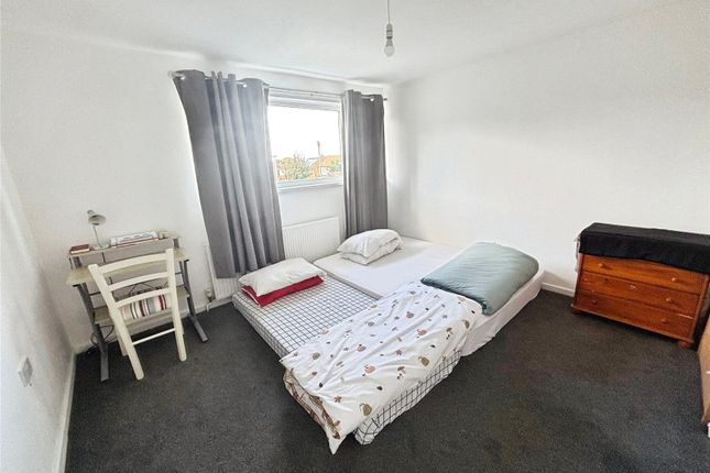 21, Briar Meads, Leicester photo 4