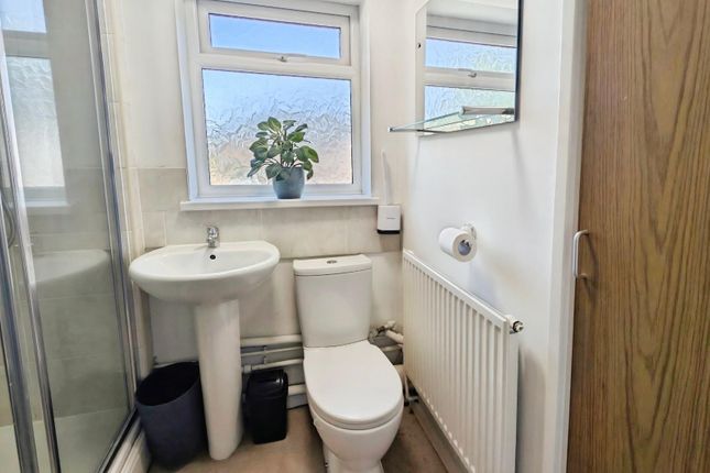 First Floor Flat, 14, Nuthatch Gardens, Bristol photo 4