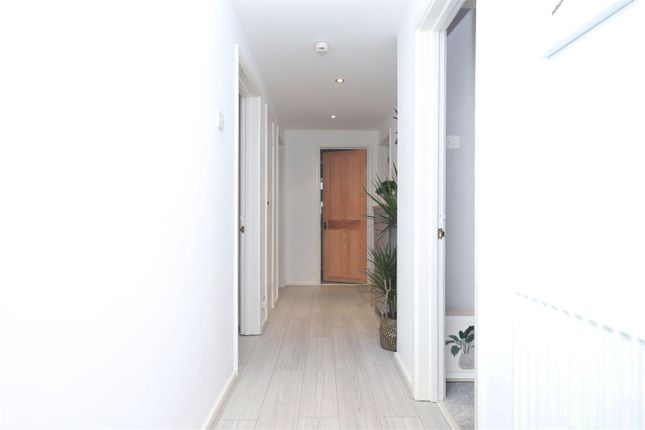 3, Peggotty Way, Hillingdon photo 2