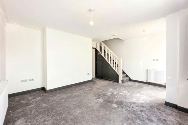 31, Grove Hill, Leigh-On-Sea photo 4