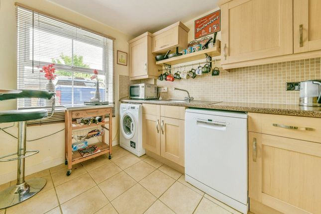 20, Hayward Close, Hertfordshire photo 4