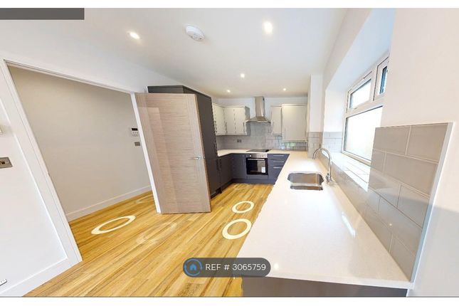 Apartment, Gladwell Court Harewood Place, Slough photo 2