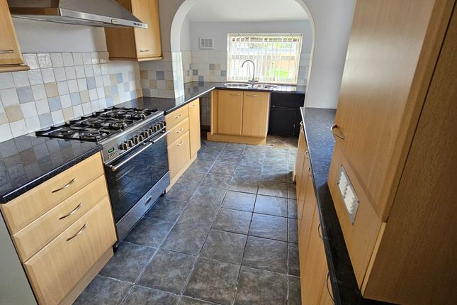 118, Belsize Avenue, Peterborough photo 3