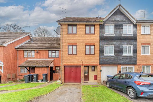 Town house for sale in King Henrys Mews, Enfield