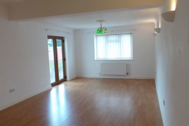 4 Sussex House, High Street, Bream photo 2