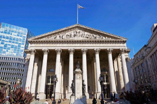 Office to let in Royal Exchange, 1-1, London. 3Dg.