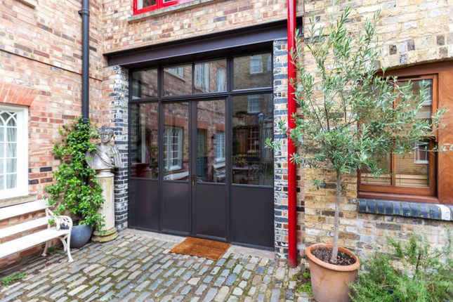 Thumbnail Property to rent in Fournier Street, Spitalfields, London
