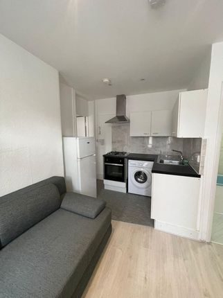 Flat to rent in Penfold Place, London