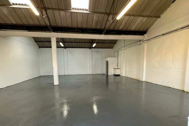 Thumbnail Warehouse to let in Trafford Road, Reading, Berkshire