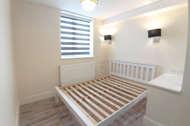 Flat 2, 236, Hornchurch Road, Hornchurch photo 4