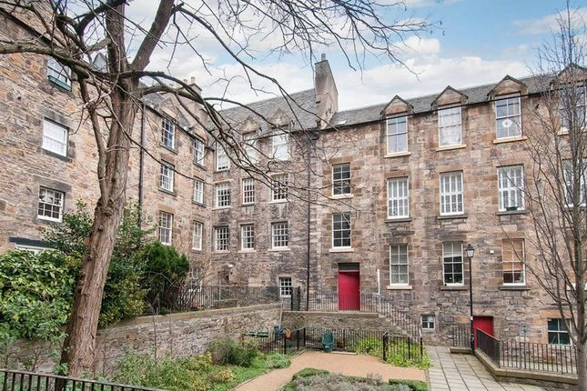 Thumbnail Flat to rent in Coinyie House Close, Old Town, Edinburgh