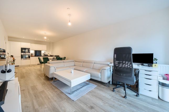 Flat 203, Dillon House, 5, Bowen Drive, London photo 4