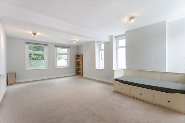 Lounge/ Dining Room